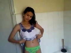 Egyptian Girl Show Her Body For Her Lover In Toilet